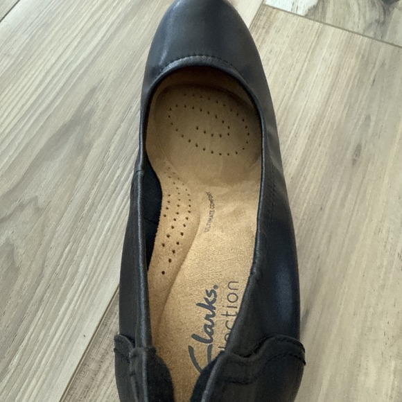 Clarks‎ Womens Chartli Fame Pump Size 8.5 D Black Leather Chunky Heel Comfy Shoe - Picture 3 of 5